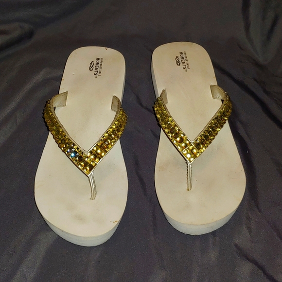 WHITE RHINESTONE THONG WEDGE SANDALS * SIZE 10 - Picture 7 of 8